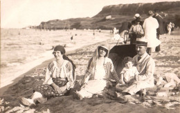 TECHIRGHIOL / MOVILA : PERSONNAGES Sur PLAGE - CARTE VRAIE PHOTO / REAL PHOTO POSTCARD - 1924 (an752) - Rumania