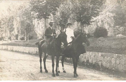 Carte Photo LUCHON - Un Couple Faisant Une Promenade Sur Des Chevaux - Publicité Au Dos - Luchon