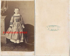 CDV Par Brochet 1ère époque  à Autun Fillette Endimanchée - Anciennes (Av. 1900)