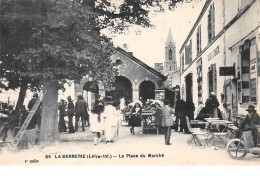 44  .  N° 203209 .   LA BERNERIE    .   LA PLACE DU MARCHé - La Bernerie-en-Retz