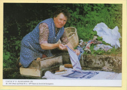 Mme BARON Au Lavoir De Goasquerez / PLOUGASNOU (29) (QUINQUIS J.) C.M.T.B. N° 21 / 400 Exemplaires (CARTOUEST) - Campesinos