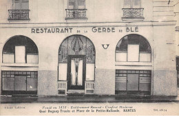 44 - N°75357 - NANTES - Quai Duguay-Trouin Et Place De La Petite-Hollande - Restaurant -Carte Recoupée, Vendue En L'état - Nantes