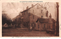 43 - N°75819 - YSSINGEAUX - Avenue Georges Clémenceau Et Monument Saint-Pierre - Café Ronze-Saby - Yssingeaux