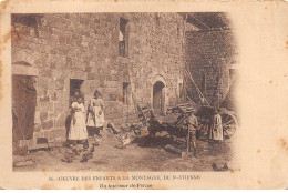 42 - ST ETIENNE - SAN29679 - Åuvre Des Enfants à La Montagne - Un Intérieur De Ferme - Agriculture - Pli - Saint Etienne