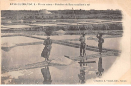 44 - GUERANDE - SAN51662 - Marais Salants - Paludiers De Batz Recueillant Le Sel - Agriculture - Guérande