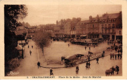 44 - CHATEAUBRIANT - SAN46258 - Place De La Motte - Jour De Marché - Châteaubriant