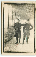 42 - N°88281 - SAINT GALMIER - Deux Militaires Dans Une Allée - Carte Photo - Other & Unclassified