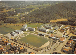 46 - SAN61591 - CAHORS - Cité Scolaire Leon Jouhaux - Terre Rouge - Stade - Aérovue Diffusion - CPSM 10x15 Cm - Cahors