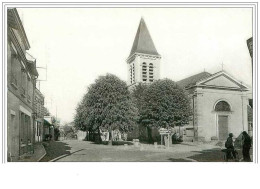 41.NEUNG SUR BEUVRON.LA PLACE DE L'EGLISE.CPSM - Neung Sur Beuvron