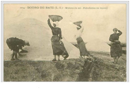 44.BOURG DE BATZ.MULONS DE SEL.PALUDIERES AU TRAVAIL.DECHIRURE - Sonstige & Ohne Zuordnung