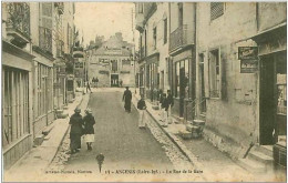 44.ANCENIS.LA RUE DE LA GARE.TACHES - Ancenis