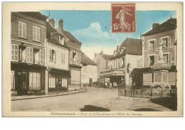 45.CHATEAURENARD.n°5767.PLACE DE LA REPUBLIQUE ET L'HOTEL DU SAUVAGE - Autres & Non Classés