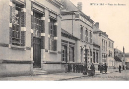 45 . N° 51305 . Pithiviers.place Des Bornes.voiture A Chien? - Pithiviers