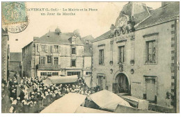 44.SAVENAY.n°27714.LA MAIRIE ET LA PLACE.UN JOUR DE MARCHE - Savenay