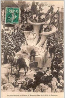 44.NANTES.CAVALCADE HISTORIQUE DU 31 JUILLET 1910.UN PORTE-BOUQUET EN FAIENCE DE QUIMPER (CHAR DE LA VILLE DE QUIMPER). - Nantes