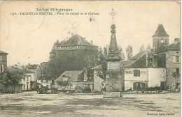 46.LACAPELLE-MARIVAL.PLAC E DU FOIRAIL ET LE CHATEAU.PLIE - Lacapelle Marival