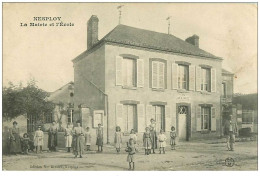 45.NESPLOY.n°11595.LA MAIRIE ET L'ECOLE.PETIT TROU DANS LA CARTE - Autres & Non Classés