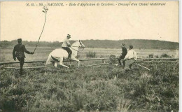 49.SAUMUR.ECOLE D'APPLICATION DE CAVALERIE.DRESSAGE D'UN CHEVAL RECALCITRANT - Saumur