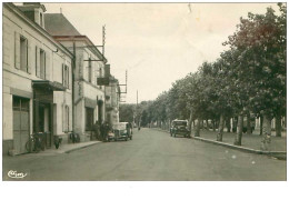 49 .n°39697 . Varennes S Loire.place Du Jeu De Paume.etat.cpsm 14 X 9 Cm . - Autres & Non Classés