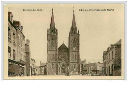 50.LA HAYE DU PUITS.L'EGLISE ET LA PLACE DE LA MAIRIE - Autres & Non Classés