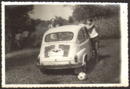 Man And Boy With Old Car FIAT 750 ZASTAVA Old Photo 12x9 Cm #40434 - Anonymous Persons