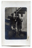 Carte Photo De Deux Petit Garcon élégant Posant Devant Les Escalier De Leurs Maison Vers 1915 - Anonymous Persons