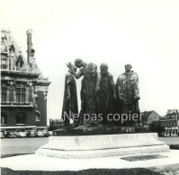 CALAIS Vers 1960 Monument Des Bourgeois PAS-DE-CALAIS Photo 14 X 14 Cm - Places