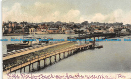 R132271 Old Postcard. Houses Near The River. Bridge - Monde