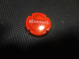 CAPSULE DE CHAMPAGNE : MANDOIS - N°03 Rouge, Contour Or, Losange Or - Autres & Non Classés