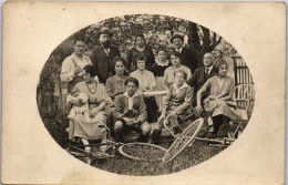 CP Carte Photo D'époque Photographie Vintage Vélo Bicyclette Cycliste Groupe  - Couples