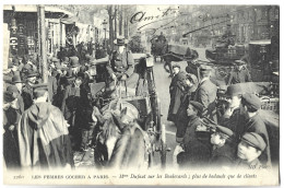 PARIS - Les Femmes Cocher à Paris - Mme Dufaut Sur Les Boulevards, Plus De Badauds Que De Clients - Artigianato Di Parigi