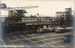 CP Carte Photo D'époque Photographie Vintage Train Dock Pologne Grue  - Lieux