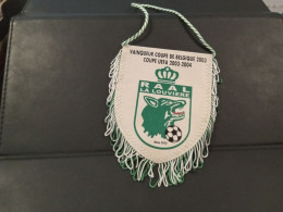 BELGIQUE - Fanion Club  " RAAL- LA LOUVIERE, Coupe UEFA 2003-2004"   NET  8 Euros - Habillement, Souvenirs & Autres