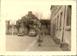 Photographie Photo Vintage Snapshot Amateur Drôle Gag Femme à Situer - Anonieme Personen