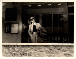Photographie Photo Vintage Snapshot Amateur Bel Homme Lumière Mode Sourire  - Anonieme Personen