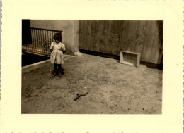 Photographie Photo Vintage Snapshot Amateur Enfant Villars  - Anonymous Persons