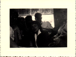 Photographie Photo Vintage Snapshot Femme Groupe Ombre Train Compartiment - Anonymous Persons