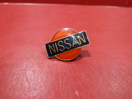 PIN'S AUTOMOBILE " NISSAN ". - Other & Unclassified