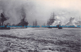 R133922 Old Postcard. Ships - Monde