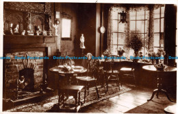 R133392 Interior View Of Nell Gwynns Dining Room. Excel. RP - Mundo