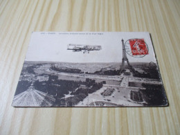 CPA Paris (75).Aéroplane évoluant Autour De La Tour Eiffel - Carte Oblitérée Le 15/03/1913. - Eiffelturm