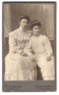 Fotografie M. Johannsen, Oldenburg I /Gr., Heiligengeiststrasse 2, Portrait Zwei Junge Damen In Hübscher Kleidung  - Personnes Anonymes