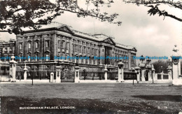 R134089 Buckingham Palace. London. A. V. Fry. RP. 1957 - Other & Unclassified