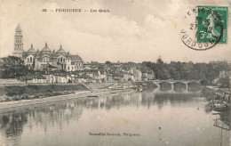 P4-Périgueux- Les Quais Vue Sue Le Pont Et La Ville - Périgueux