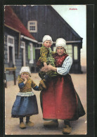 Künstler-AK Photochromie Nr. 2346: Marken, Mutter Mit Ihren Kindern In Trachten  - Sonstige & Ohne Zuordnung