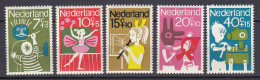 Niederlande  Mi. 831-834  Postfrisch Voor Het Kind 1964 (80137 - Autres & Non Classés