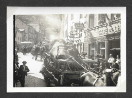 PHOTO ORIGINALE 6,5 X 9  - FETE NON DETERMINEE - CORTEGE LOCALISATION VIANDEN GRAND RUE - LUXEMBOURG - C - Vianden