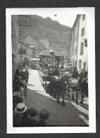 PHOTO ORIGINALE 6,5 X 9  - FETE NON DETERMINEE - CORTEGE LOCALISATION VIANDEN GRAND RUE - LUXEMBOURG - E - Vianden