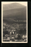 AK Krummhübel, Ortsansicht Mit Bergpanorama  - Schlesien