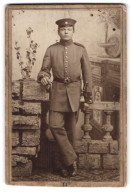 Fotografie Ludwig Heiss, Ingolstadt, Harder-Strasse 108, Soldat In Uniform Mit Portepee  - Personnes Anonymes